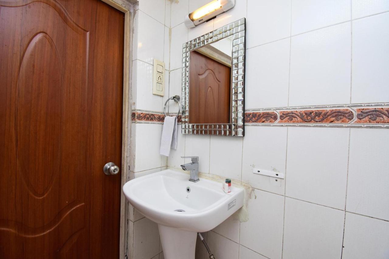 Oyo 2510 Near Camac Street Hotel Колката Екстериор снимка